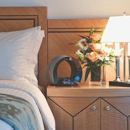 Wiseman Grand Hotel Doha Kültér fotó A bedside table