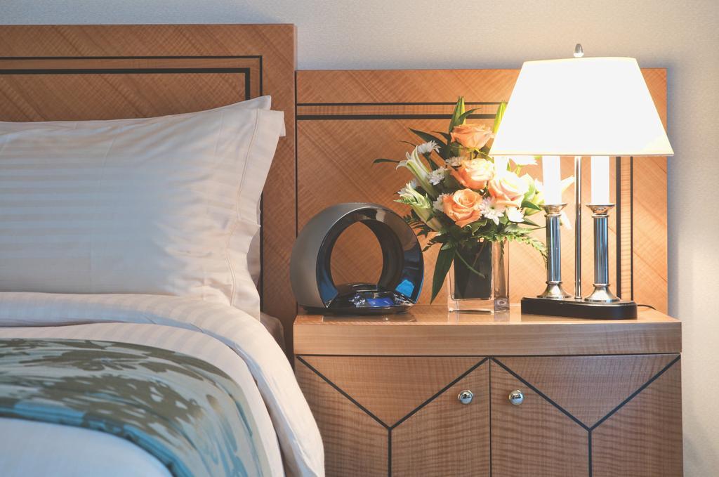 Wiseman Grand Hotel Doha Kültér fotó A bedside table