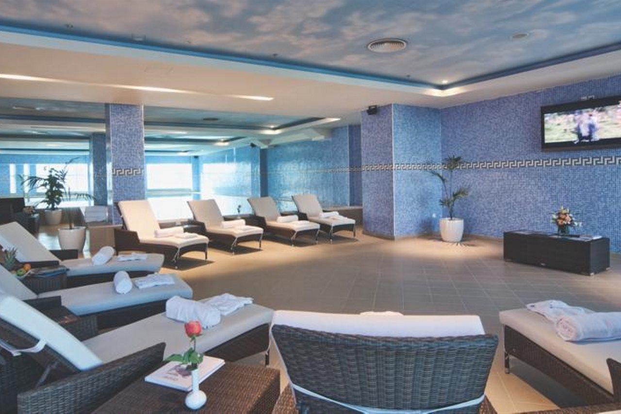 Wiseman Grand Hotel Doha Kültér fotó The spa at the Grand Hotel