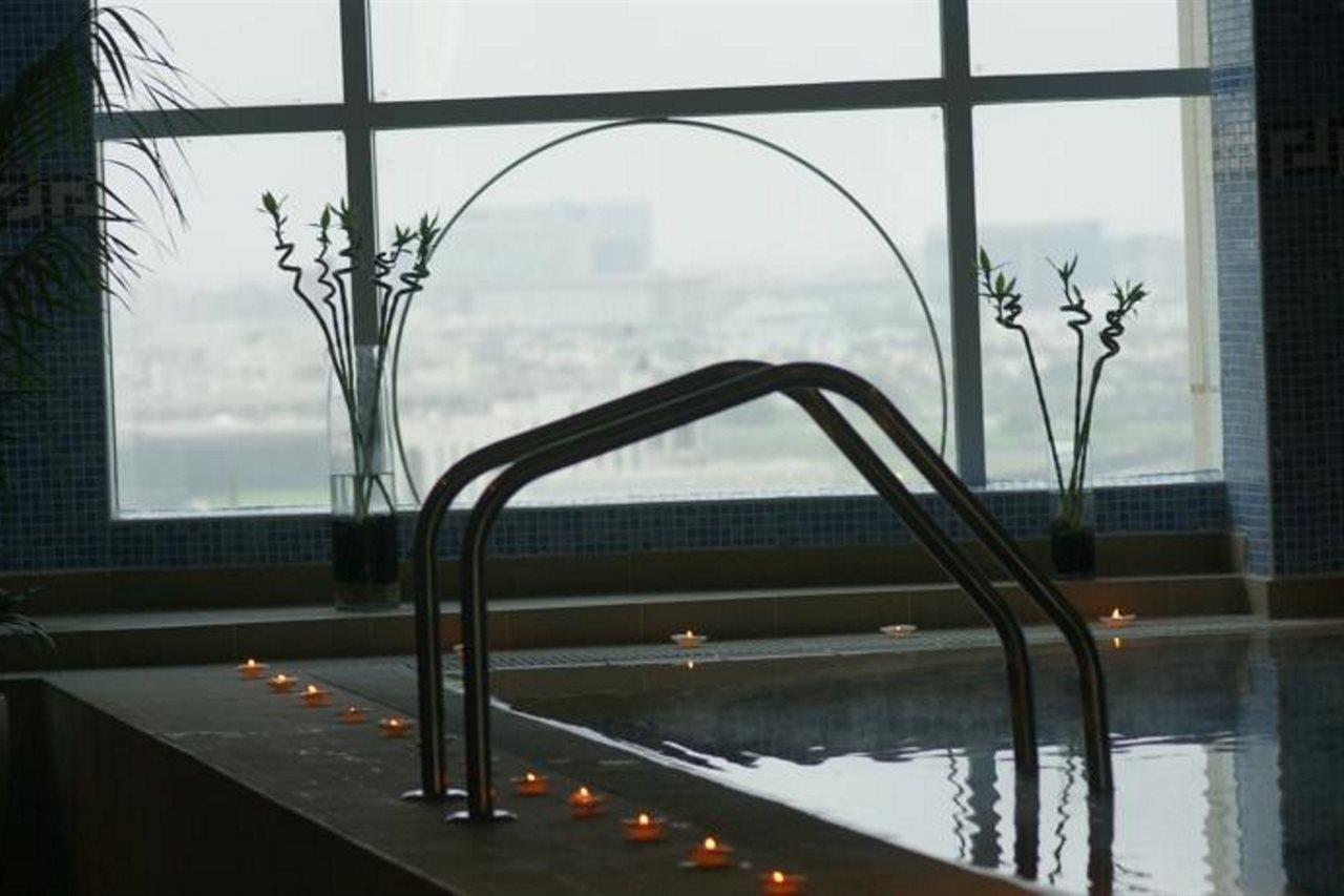 Wiseman Grand Hotel Doha Kültér fotó A pool at the hotel