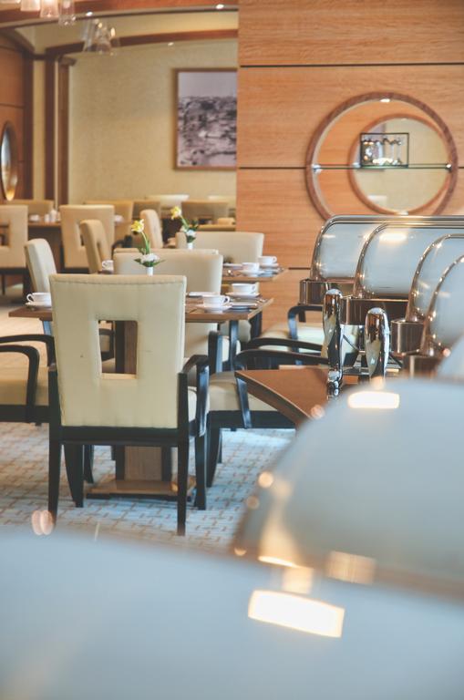 Wiseman Grand Hotel Doha Kültér fotó The interior of the restaurant